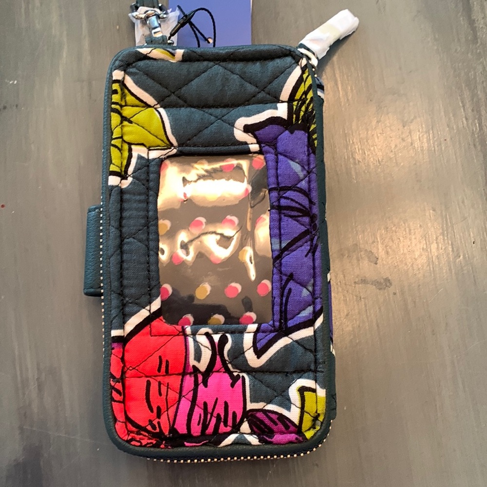 VERA BRADLEY CELL PHONE WRISTLET